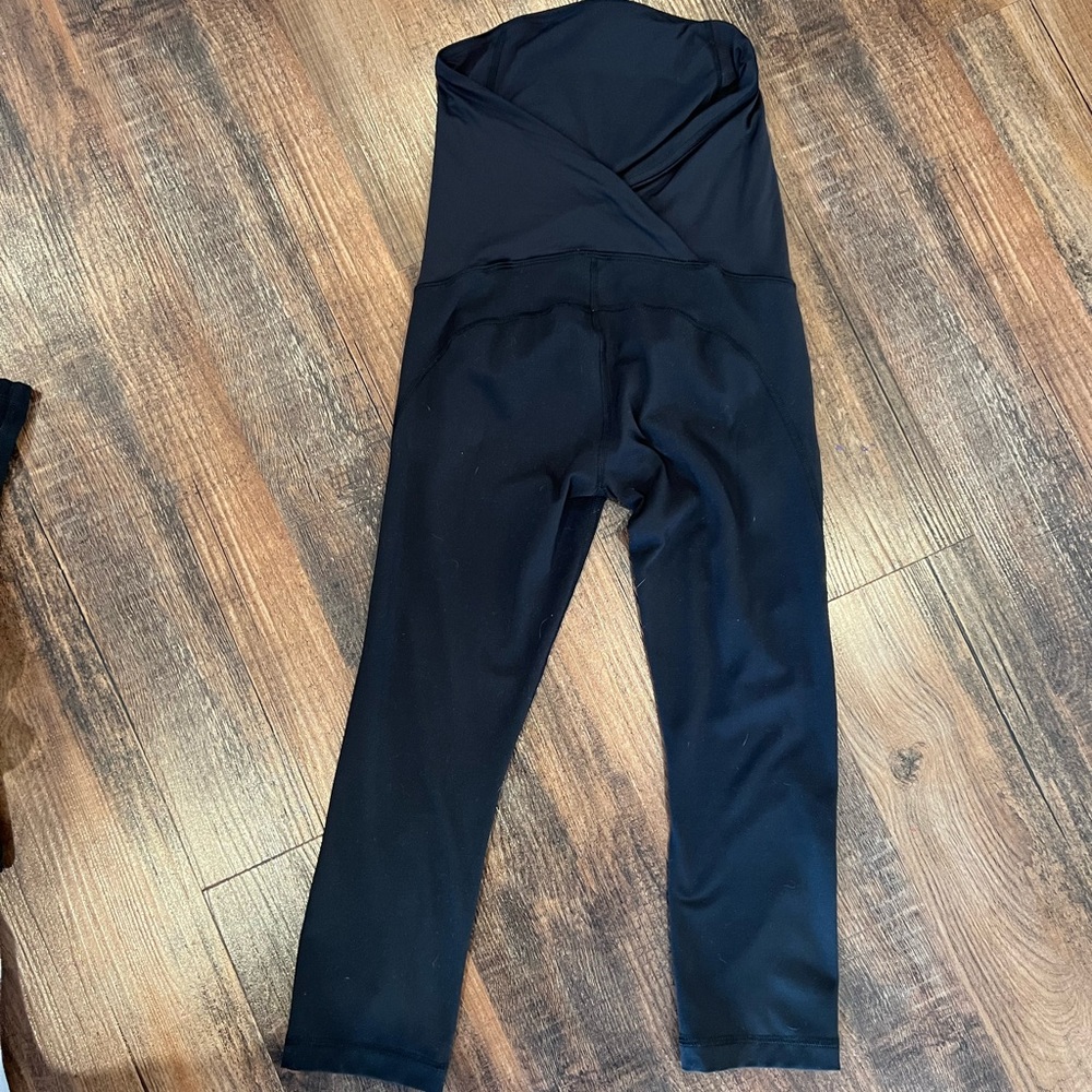 Maternity athletic capris